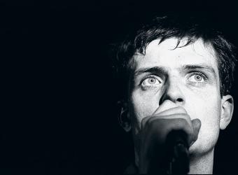 Ian Curtis, Joy Division lamento en la oscuridad.